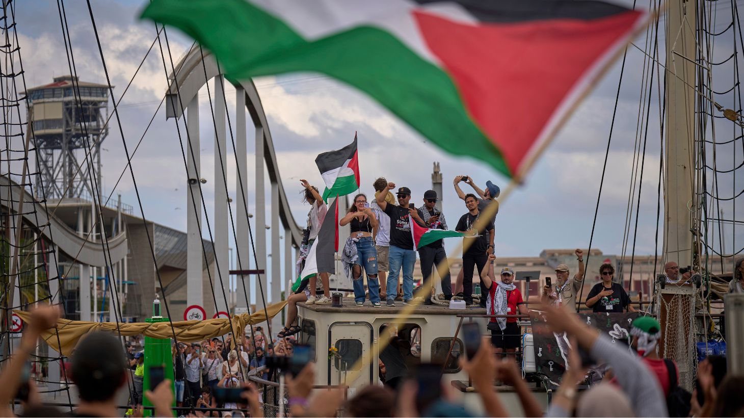 «Στόλος για την Ελευθερία»: Επίθεση με drone σε σκάφος της αποστολής ανοικτά της Τύνιδας – Δεν υπήρξαν τραυματισμοί, διαψεύδει η Τυνησία (video)