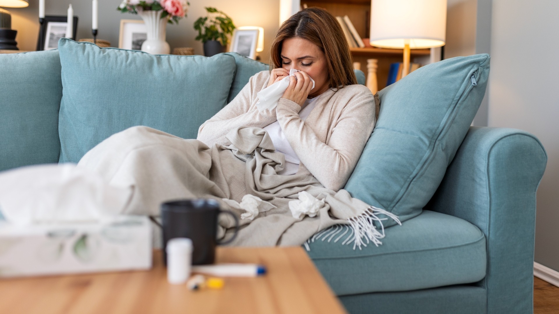 Μπορεί μια λοίμωξη να «ξυπνήσει» τον καρκίνο; Τι αποκαλύπτει νέα μελέτη για την COVID-19, τη γρίπη και τον κίνδυνο μετάστασης