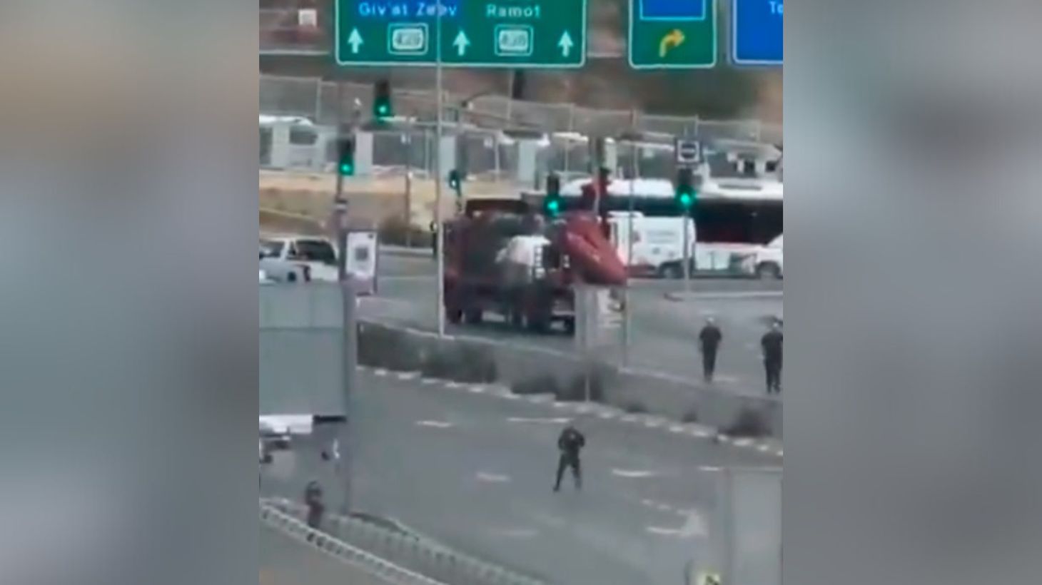 Ένοπλη επίθεση σε σταθμό λεωφορείων στην Ιερουσαλήμ – Πέντε νεκροί και αρκετοί τραυματίες (videos)