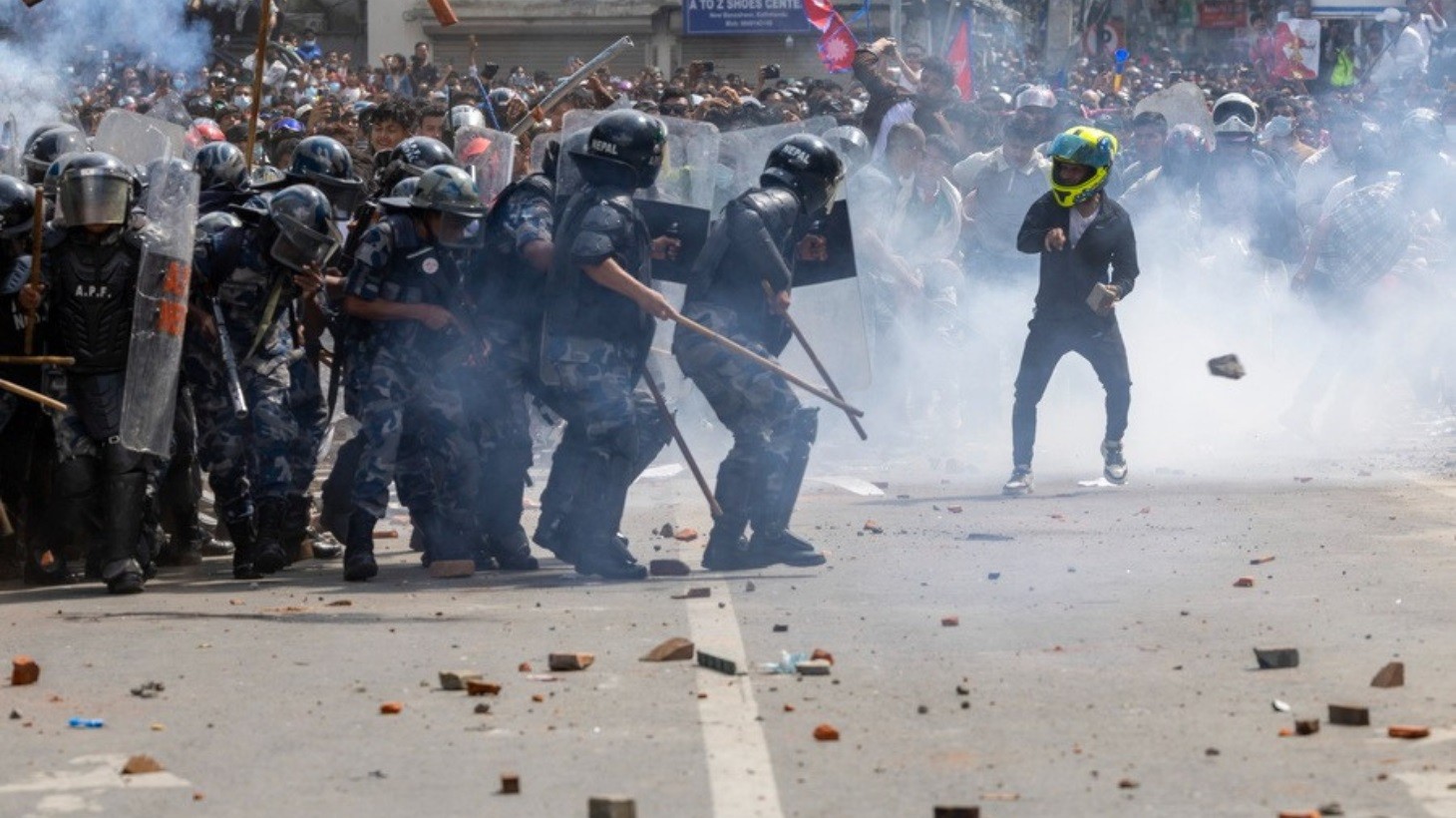 Nεπάλ: Τουλάχιστον 17 νεκροί από πυρά της αστυνομίας σε διαδήλωση κατά της απαγόρευσης των social media (Photos/Videos)