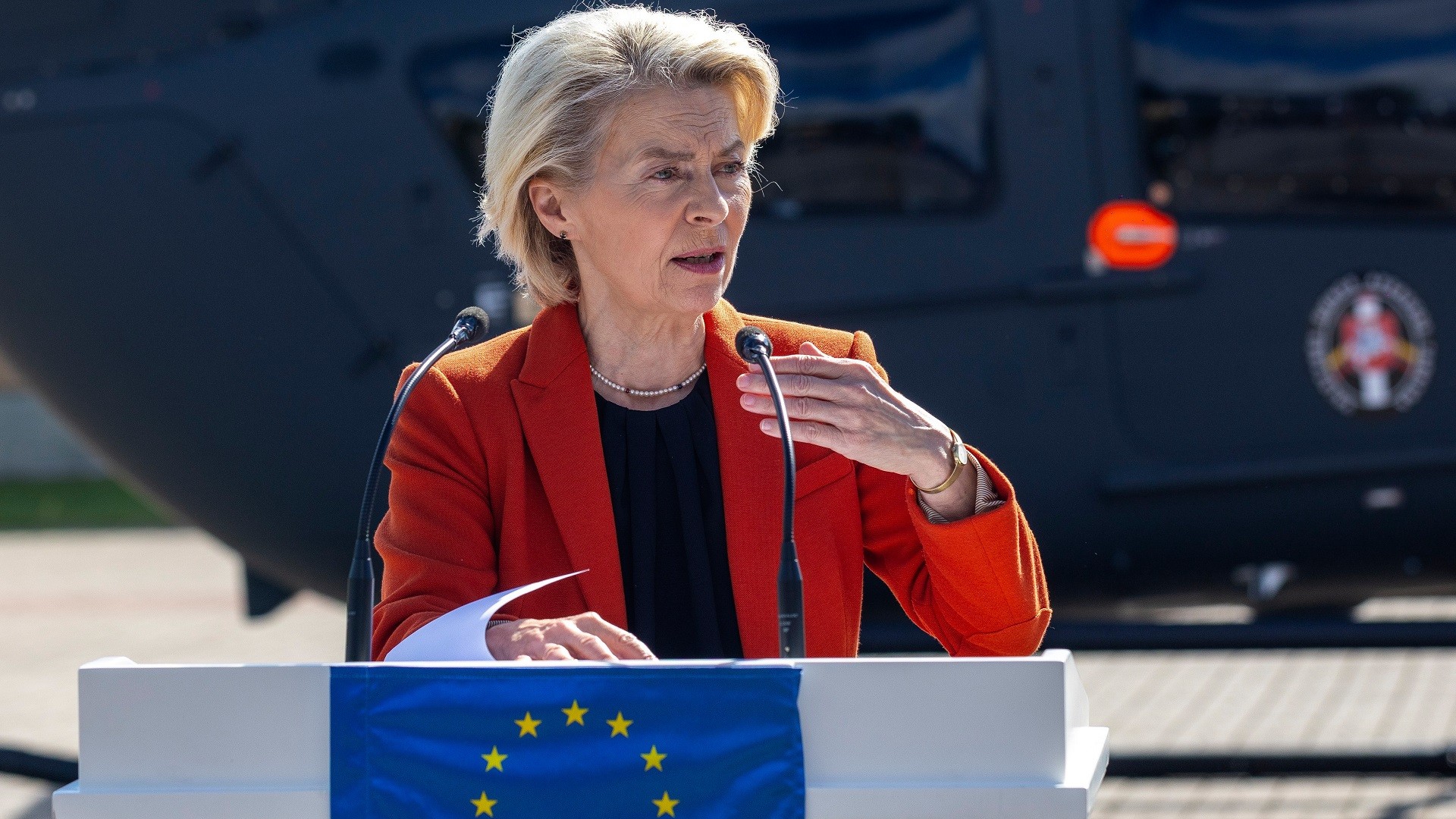 Ούρσουλα φον ντερ Λάιεν: Το αεροπλάνο που μετέφερε την πρόεδρο της Κομισιόν έχασε την επαφή με το GPS – Αναφορές για ρωσική παρεμβολή