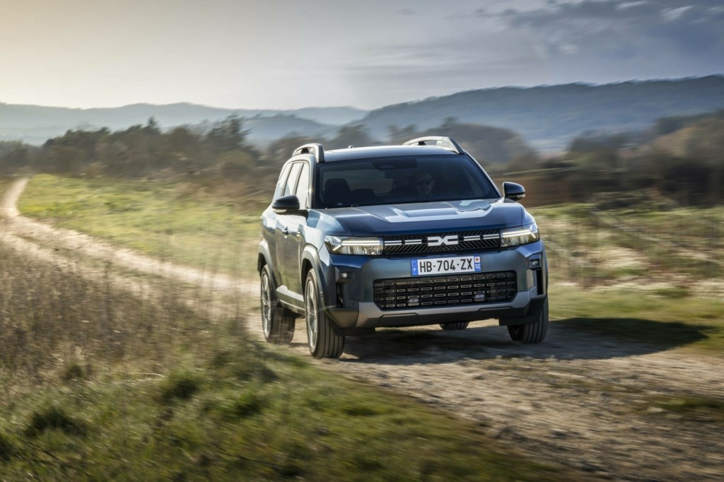 Dacia-Bigster-Hybrid-155-Journey-11