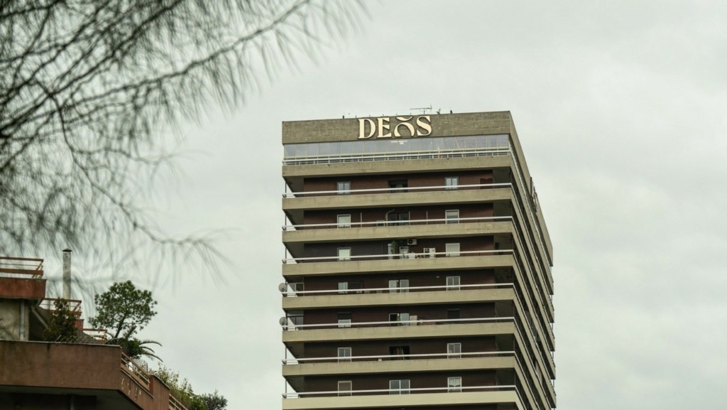 deos