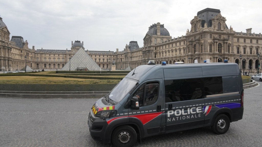 louvre_heist_new_1