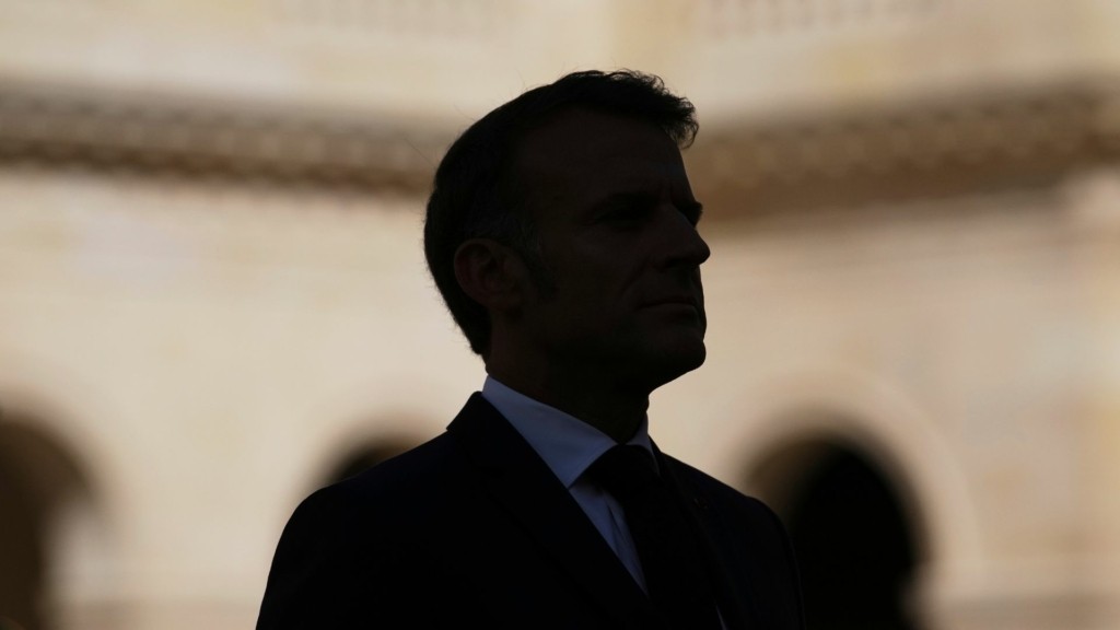 macron 776- new