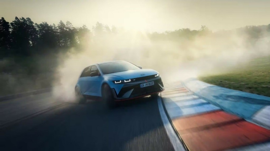 01_ioniq5n_exterior_driving_circuit_front_01_4x3-1