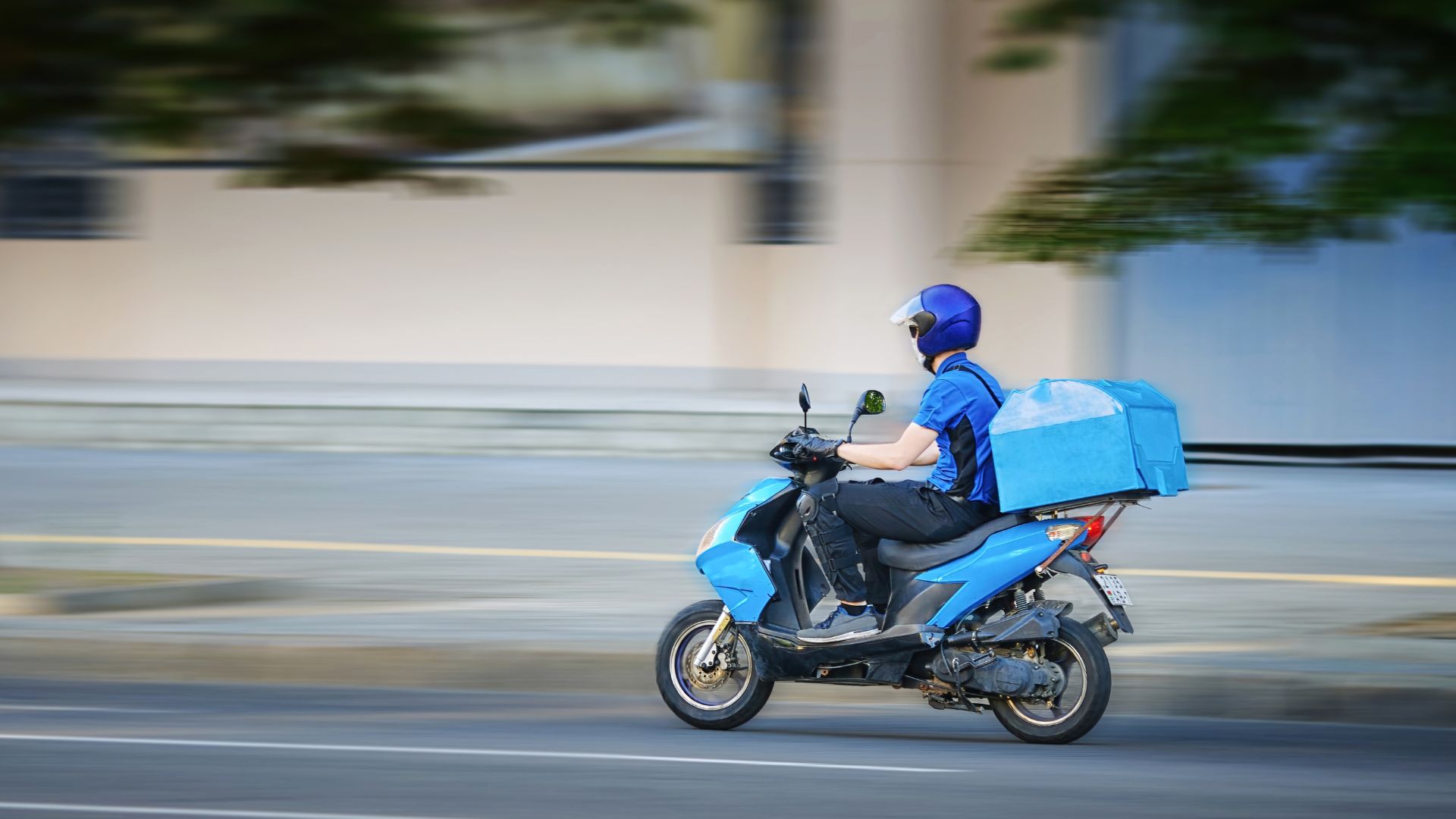 Πτυχιούχοι για… delivery και part time: Η Ελλάδα των εργαζόμενων που περισσεύουν για τις δουλειές τους