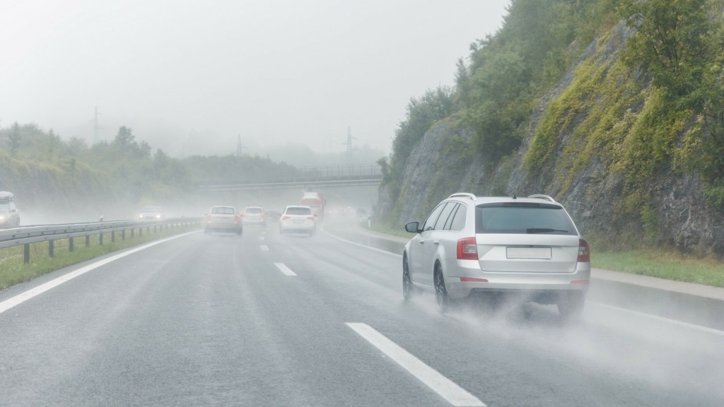 driving-in-rain_0411_1920-1080_new