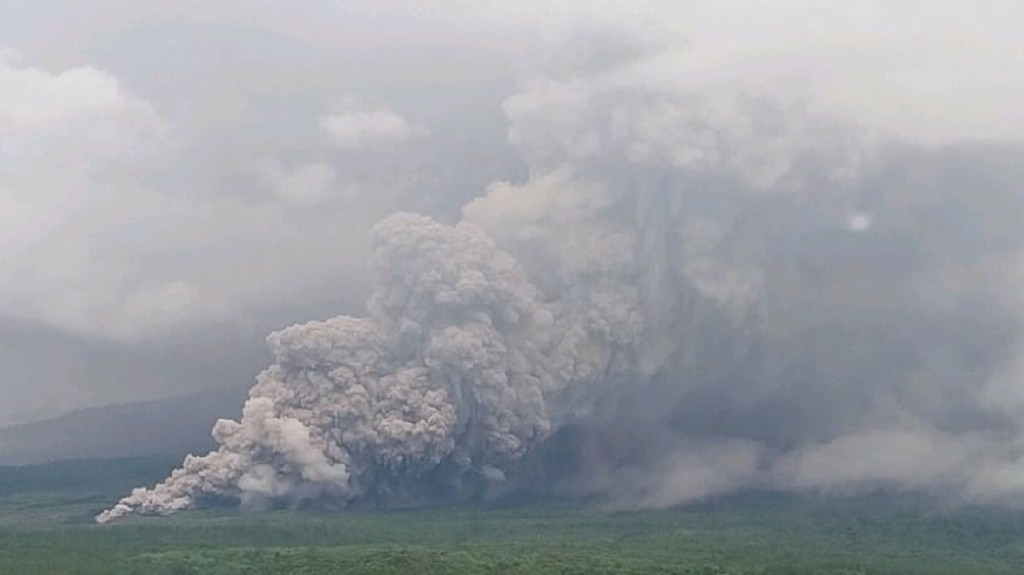 indonesia-ifaisteio-tefra