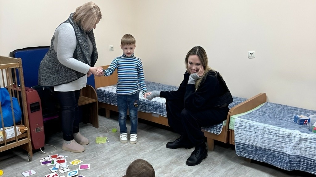 jolie_ukraine_1011_1460-820_new