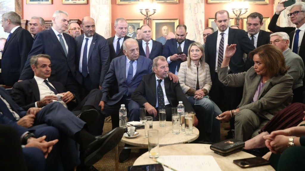 mitsotakis_vouleftes_new