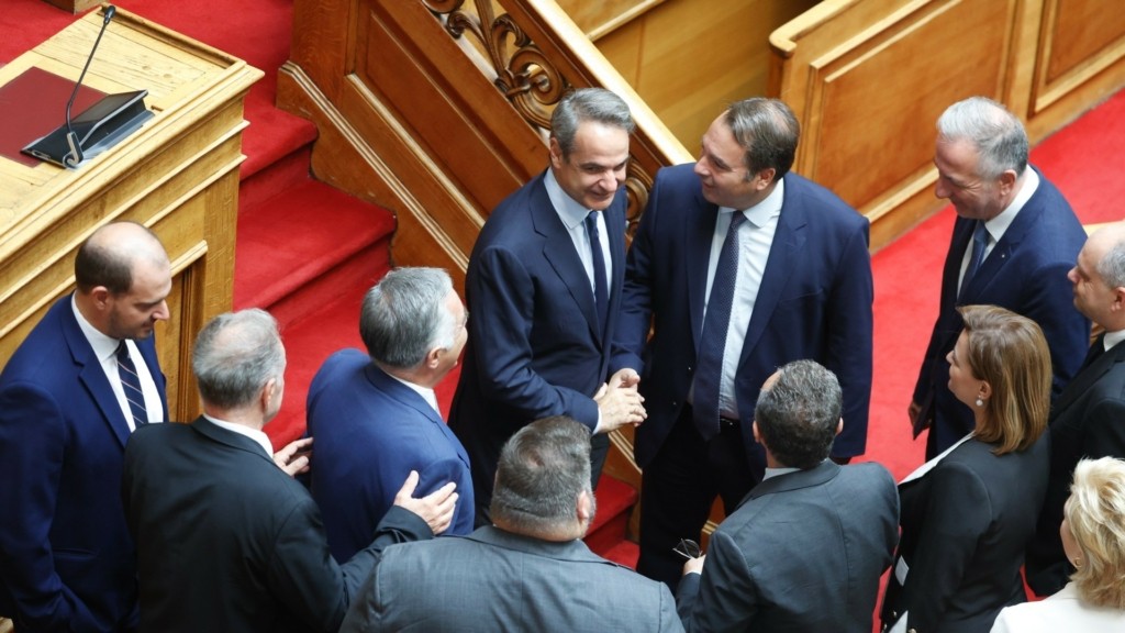 mitsotakis_vouleftes_new