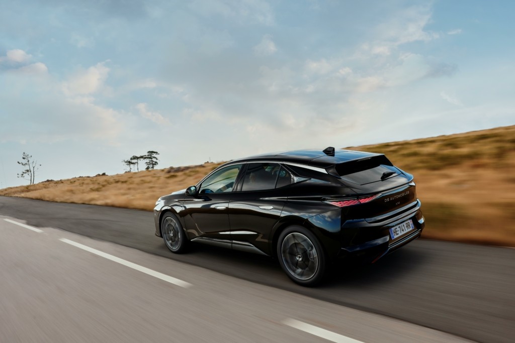 DS_N°4_BLACK_HYBRID