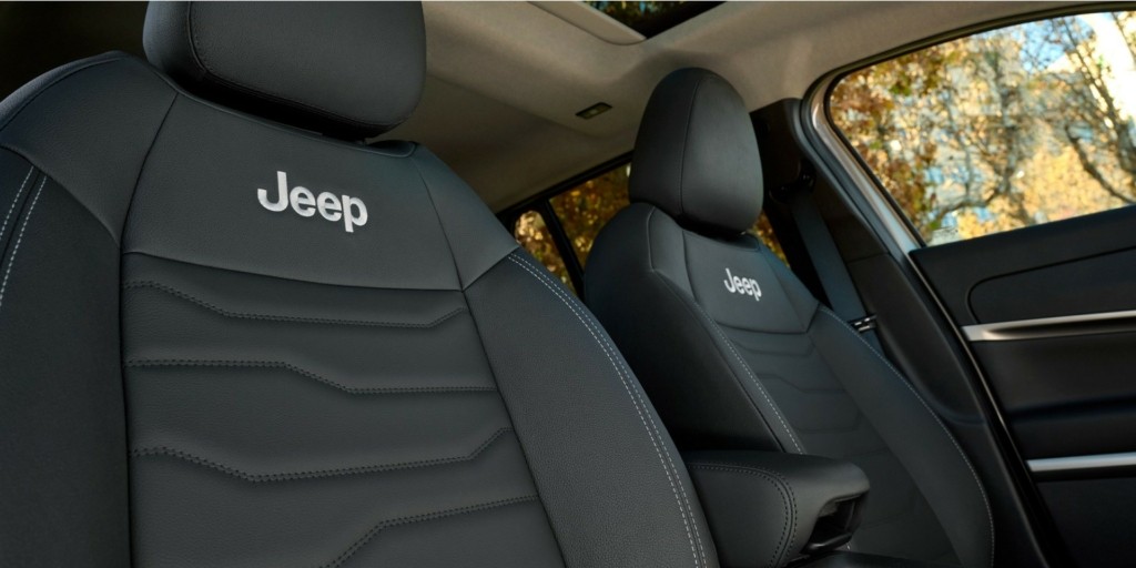JEEP-AVENGER-MHEV-MY25-2000×1000-LEATHER-SEATS