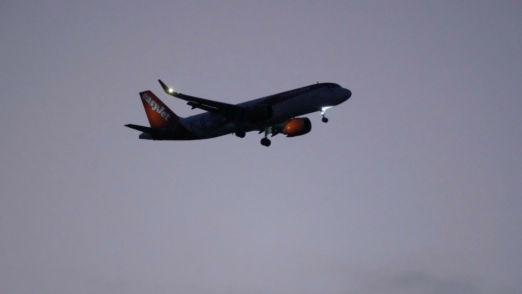 aeroplano easyjet 77- new