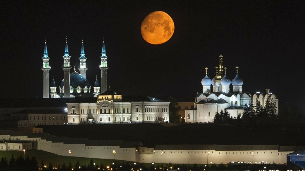 kokkini-plateia-feggari