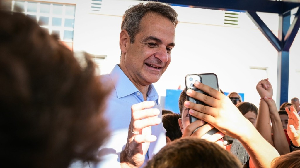mitsotakis social media 98- new