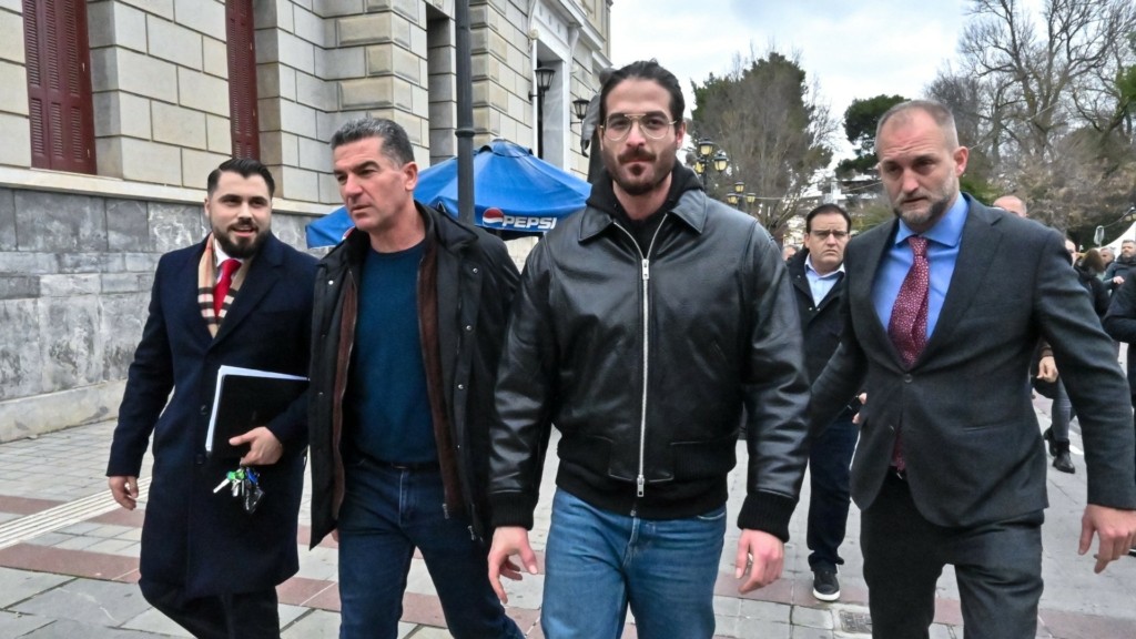 mougopetros dikastiria