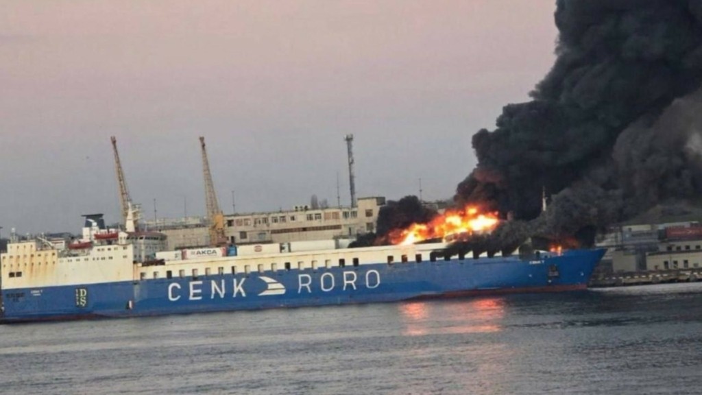 ploio fotia oukrania