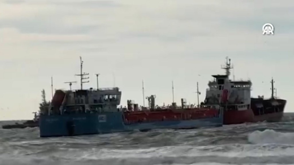 sygrousi-dexamenoploiwn-kwnstantinoupoli