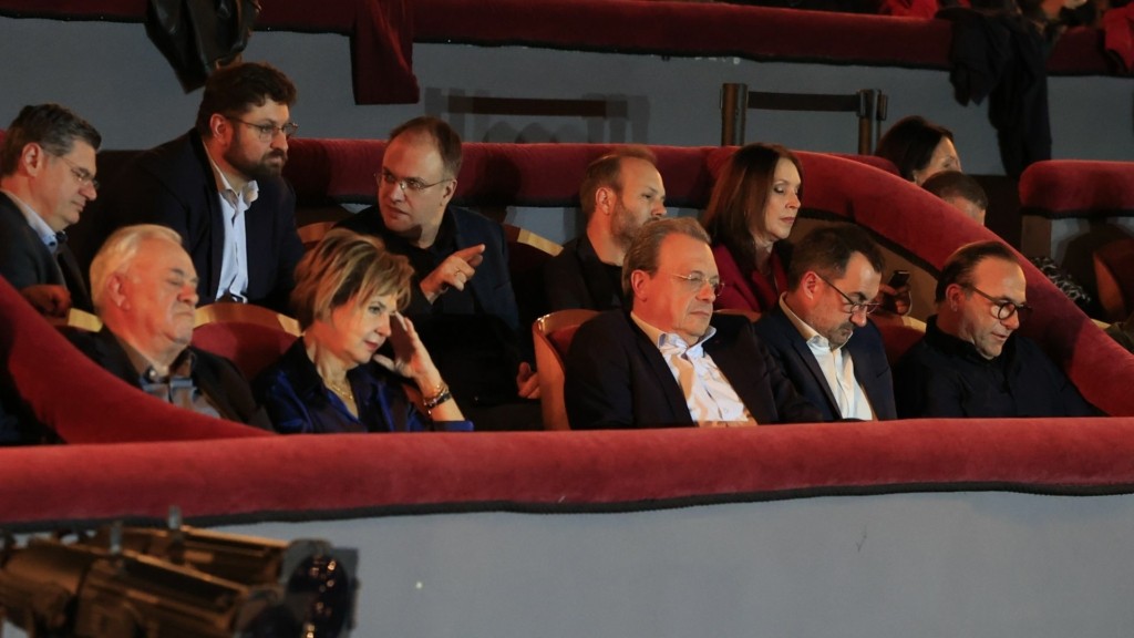 syriza near tsipras – new