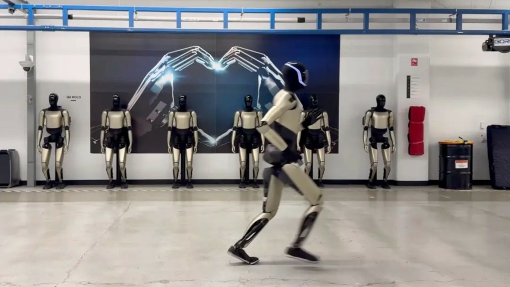 tesla-optimus-running