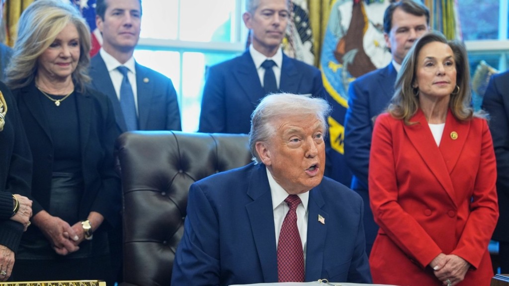 trump oval grafeio 99- new