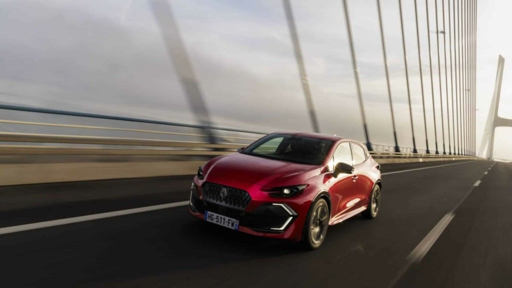 Renault-Clio-full-hybrid-E-Tech-Esprit-Alpine-Absolute-Red-2-1920×1281