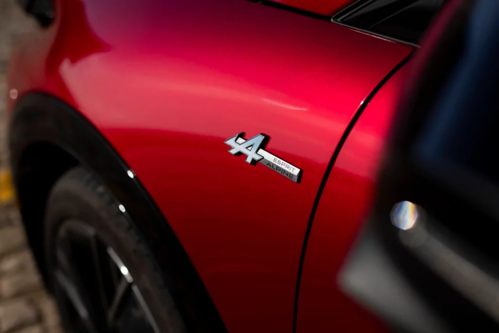 Renault-Clio-full-hybrid-E-Tech-Esprit-Alpine-Absolute-Red-10