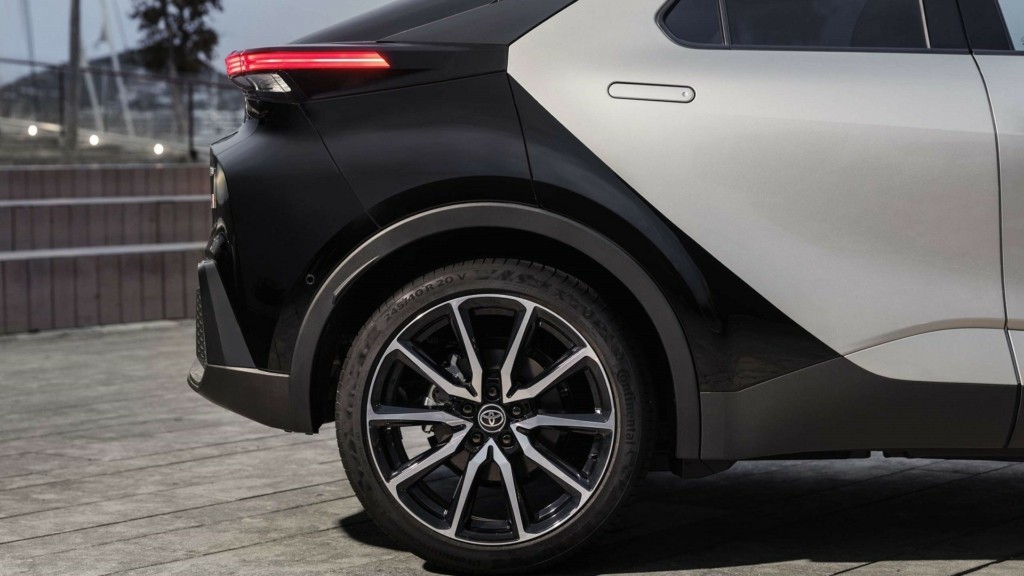 Toyota_C-HR-73-scaled