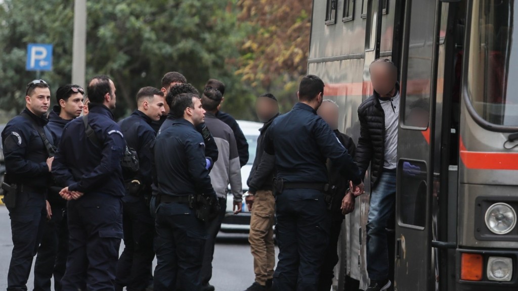 astynomikos-voulis-kakopoiisi-paidiwn