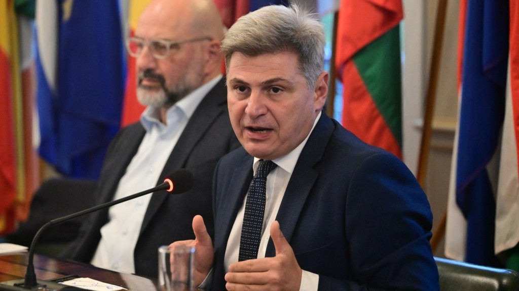 farantouris_0701_1920-1080_new