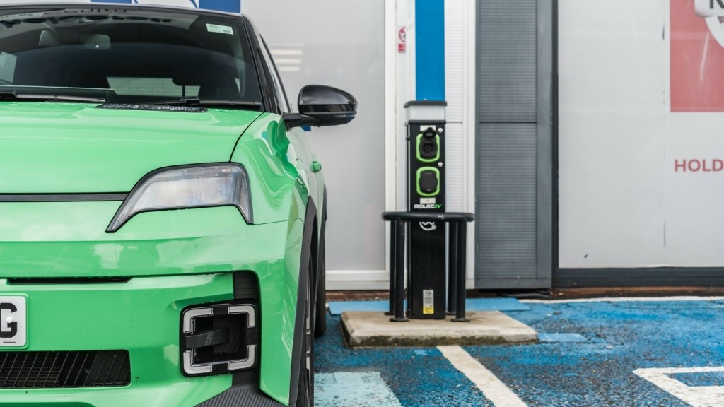 green-electric-car_england_1601_1920-1080_new