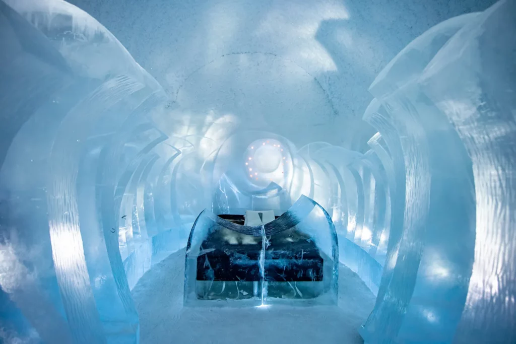 ice-hotel-3