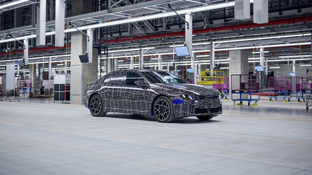 P90629350_highRes_camouflaged-pre-seri