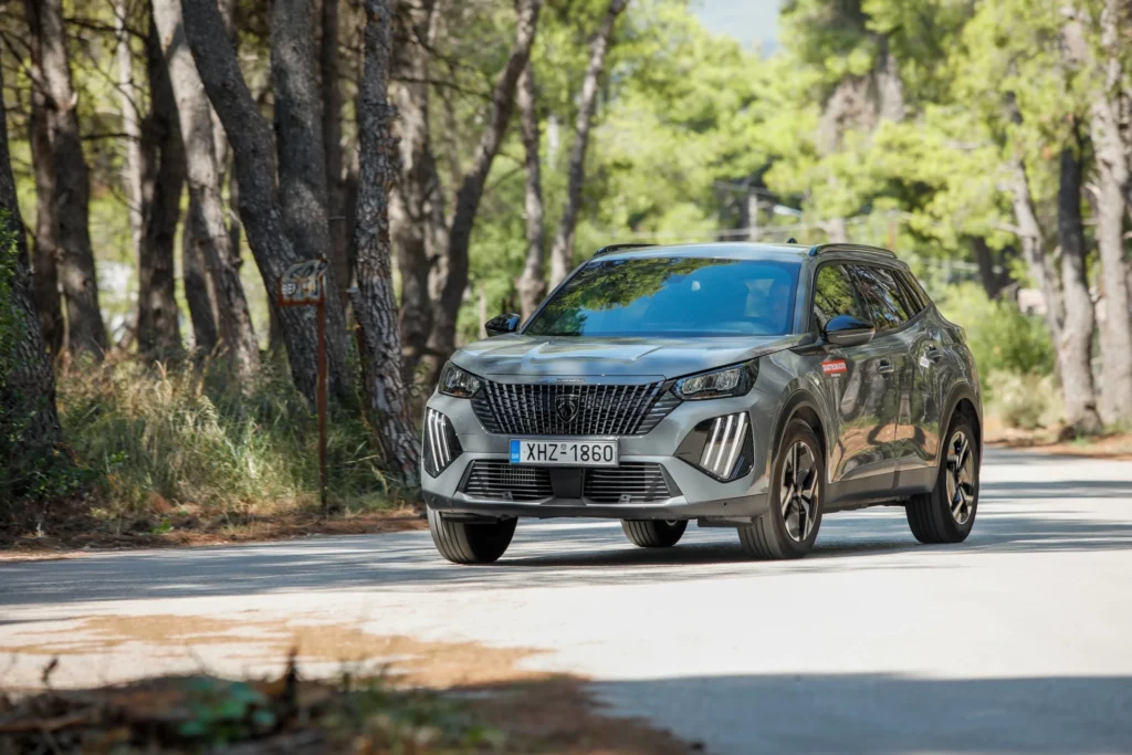 Peugeot_2008_hybrid_020a
