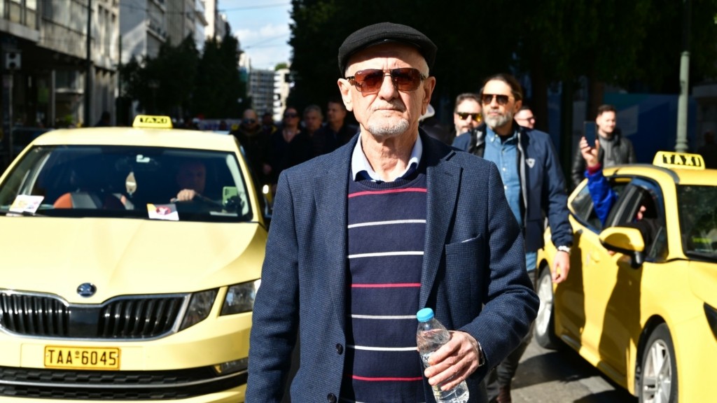 <div style="width:1px;height:1px"></div>Taxi