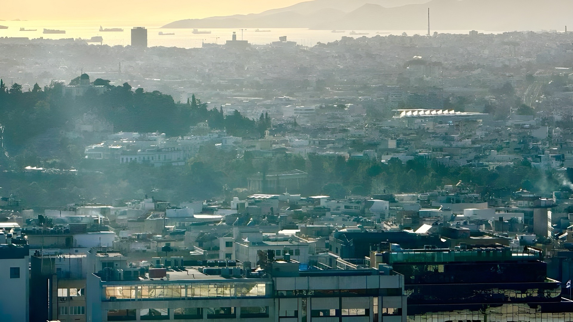 Λύθηκε το μυστήριο με την οσμή στην Αττική: Πλοίο που μετέφε