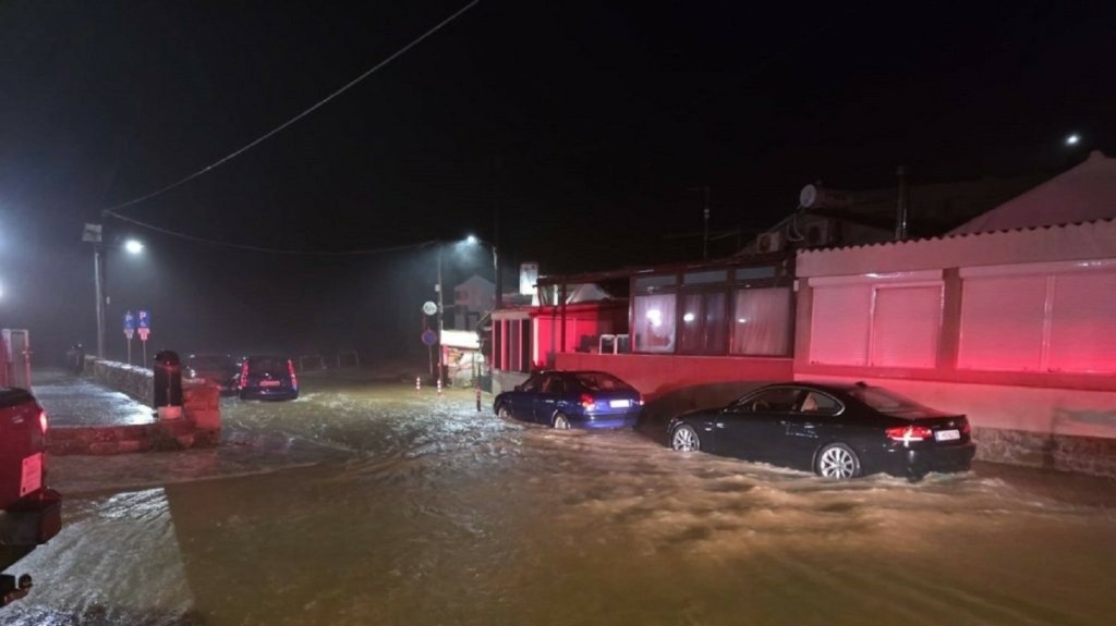 chios-pirosvestiki-plimmires