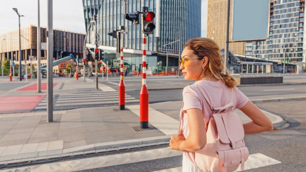 paravasi_pezos_1002_1920-1080_new