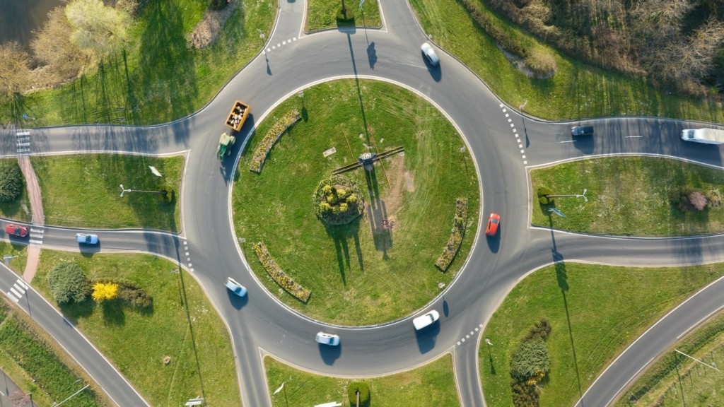 roundabout_komvos_0402_1920-1080_new