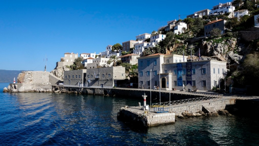 ydra tainies – new