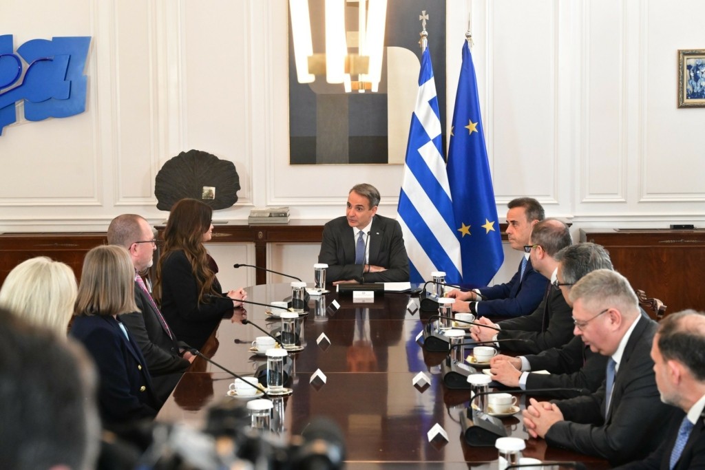 ypografes-chevron-mitsotakis-guilfoyle1