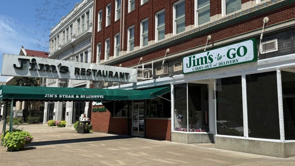 Jim’s- Steak- & -Spaghetti- House-8