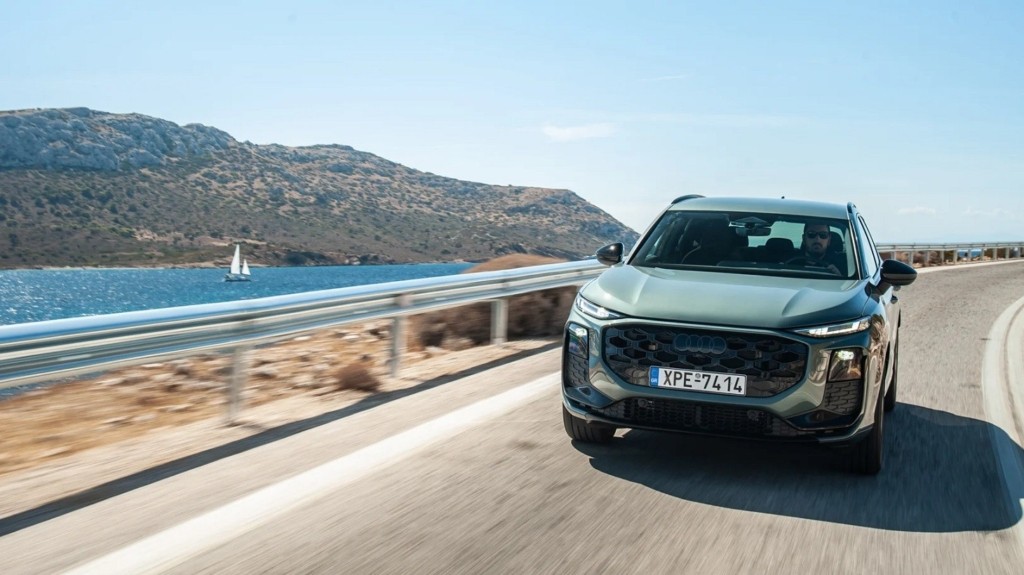 Proti-odigisi-Audi-Q3-2025-25