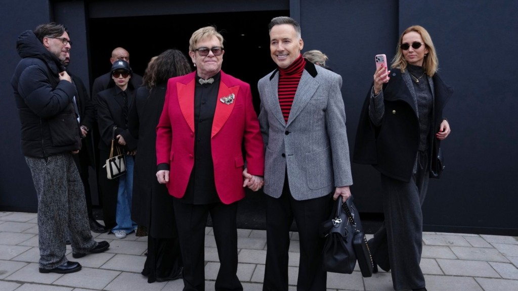 elton john sizigos – new