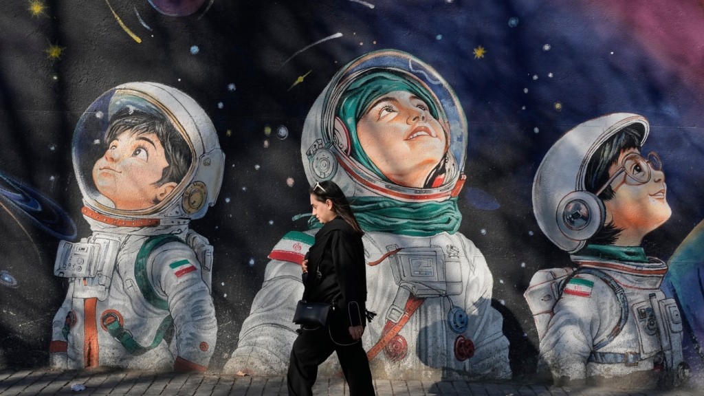 paidia-graffiti-iran2