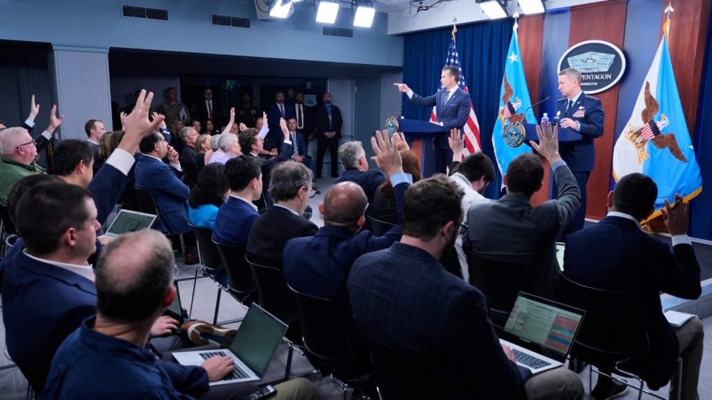 pentagone reporter dimosiografoi