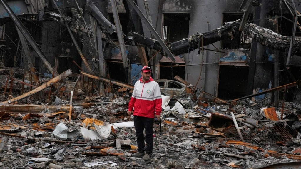 polemos_mesi_anatoli