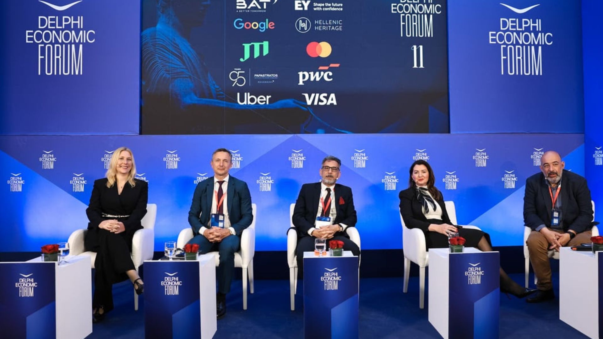 AI με ανθρώπινο έλεγχο: Επιχειρήσεις και τράπεζες επιμένουν ότι η εμπιστοσύνη δεν αυτοματοποιείται πλήρως